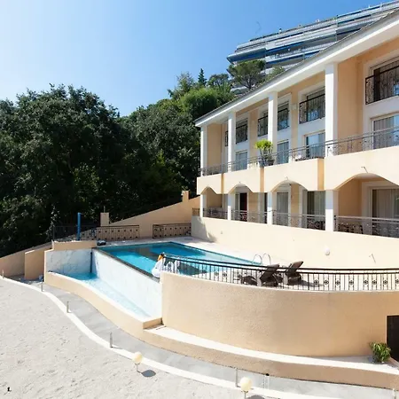 Hotel D'azur Riou