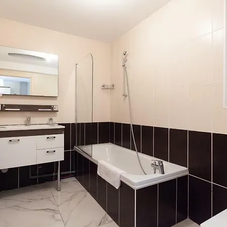 Aparthotel D'azur Riou