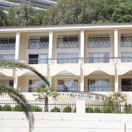 Aparthotel D'azur Riou 2*