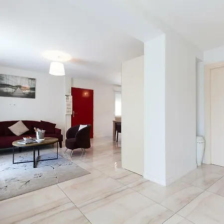 Aparthotel D'azur Riou