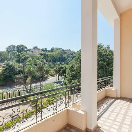 D'azur Riou 3* קאן