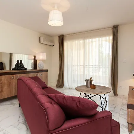 Aparthotel D'azur Riou