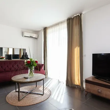 Aparthotel D'azur Riou 2*