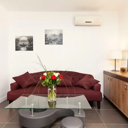 Aparthotel D'azur Riou
