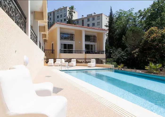 D'azur Riou فندق 3*
